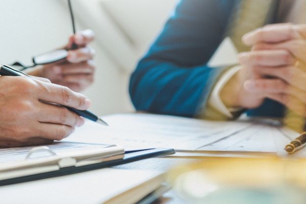 ¿Qué se necesita para pedir una orden de alojamiento?